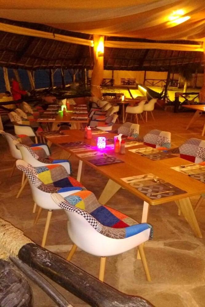 Bahari Dhow Beach Villas شاطئ دياني المظهر الخارجي الصورة
