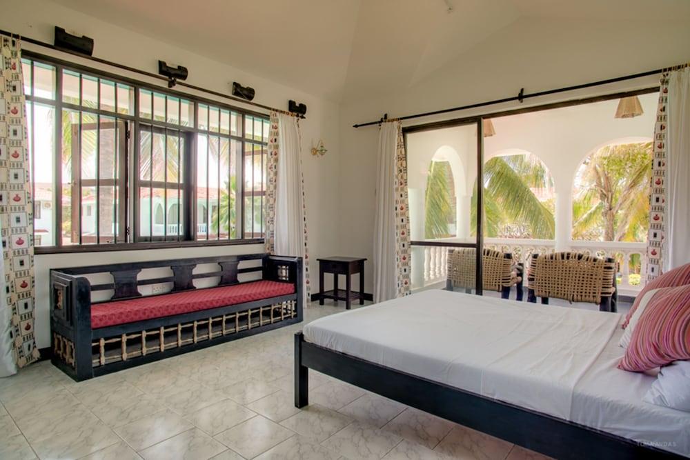 Bahari Dhow Beach Villas شاطئ دياني المظهر الخارجي الصورة