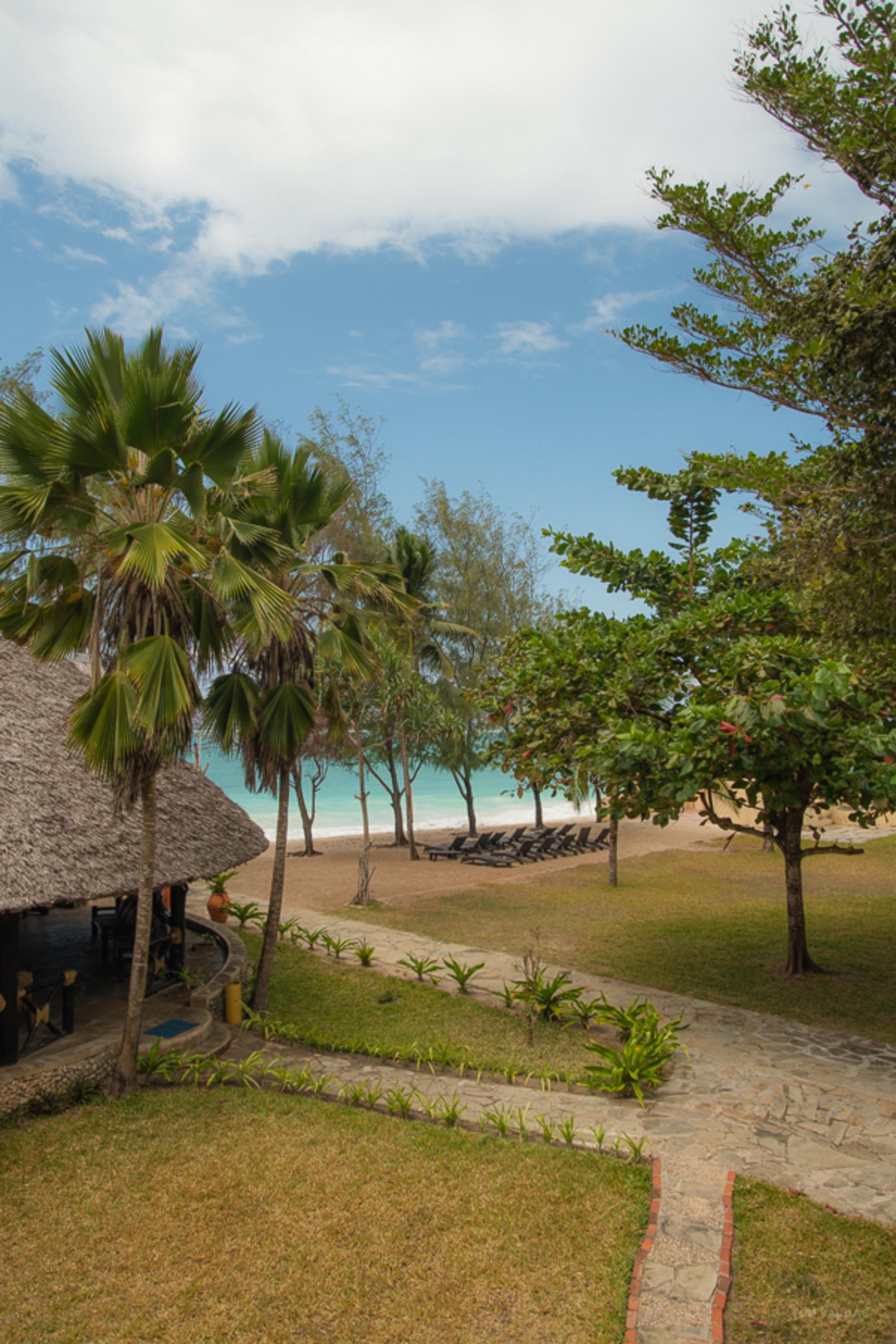 Bahari Dhow Beach Villas شاطئ دياني المظهر الخارجي الصورة